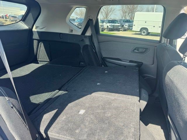 Used 2023 Nissan Rogue S AWD/4WD image 33