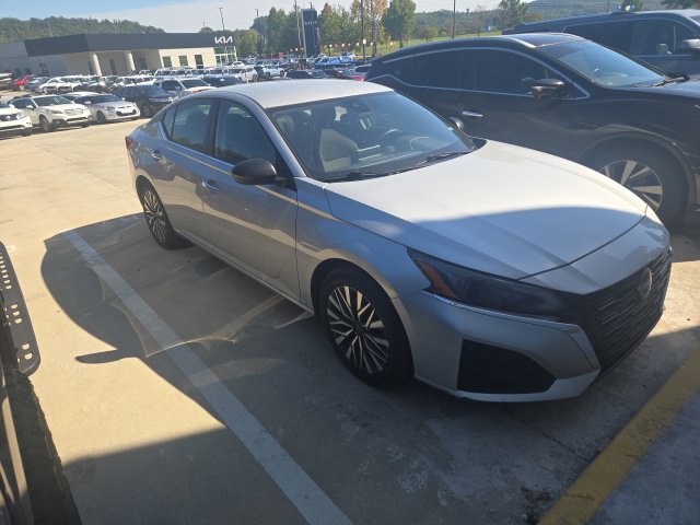 Used 2024 Nissan Altima 2.5 SV FWD image 18