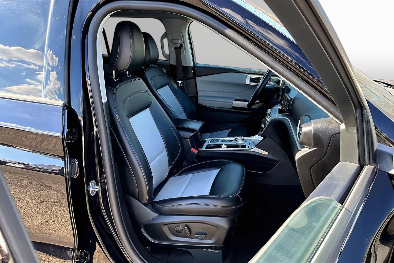 Certified 2024 Ford Explorer XLT RWD image 11