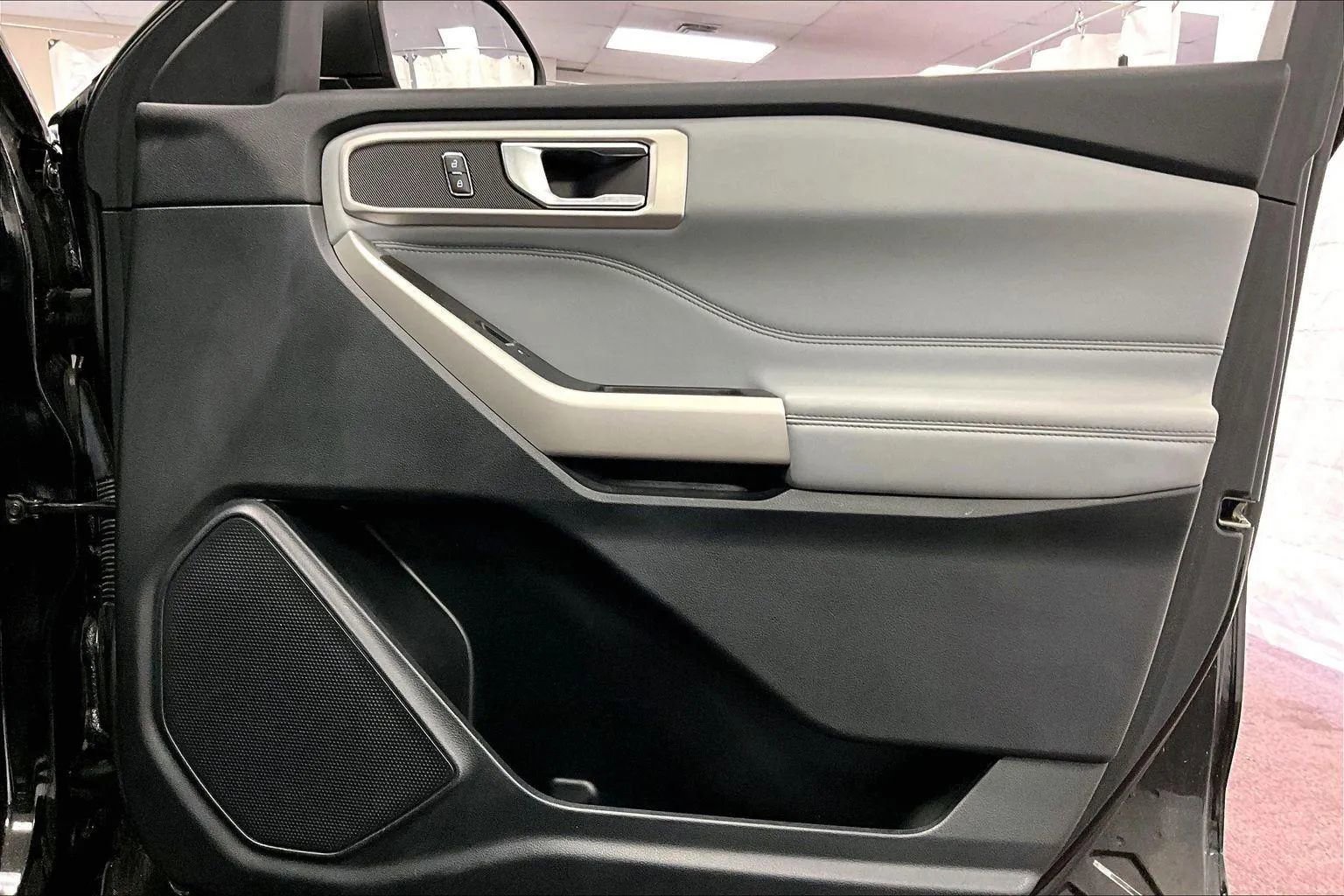 Certified 2021 Ford Explorer XLT w/ Equipment Group 202A image 23