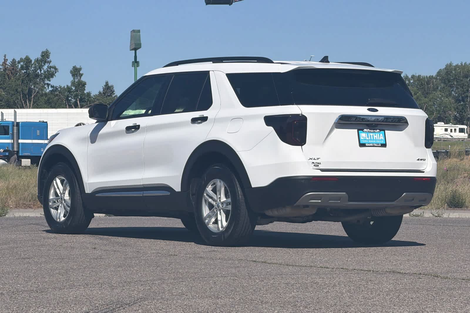 Certified 2023 Ford Explorer XLT w/ Equipment Group 202A AWD/4WD image 6
