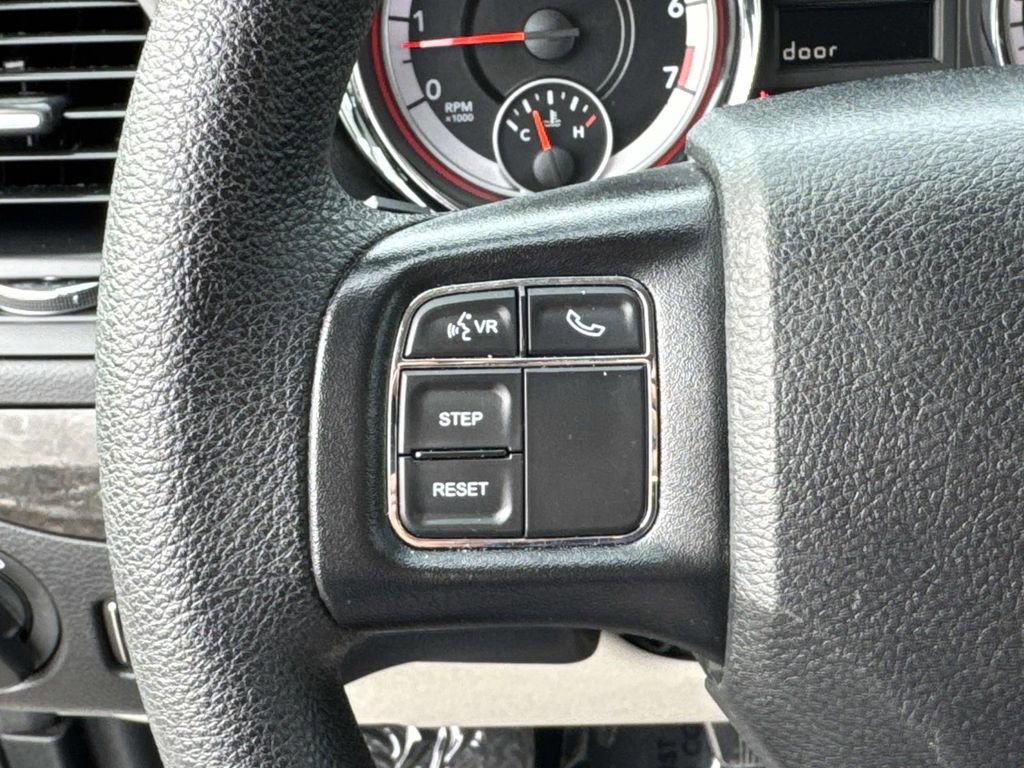 Used 2018 Dodge Grand Caravan SE w/ UConnect Hands-Free Group image 10