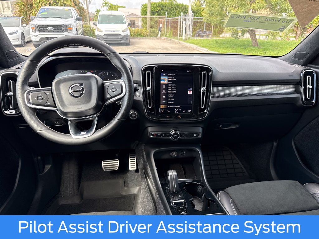 Used 2020 Volvo XC40 T4 R-Design FWD image 5