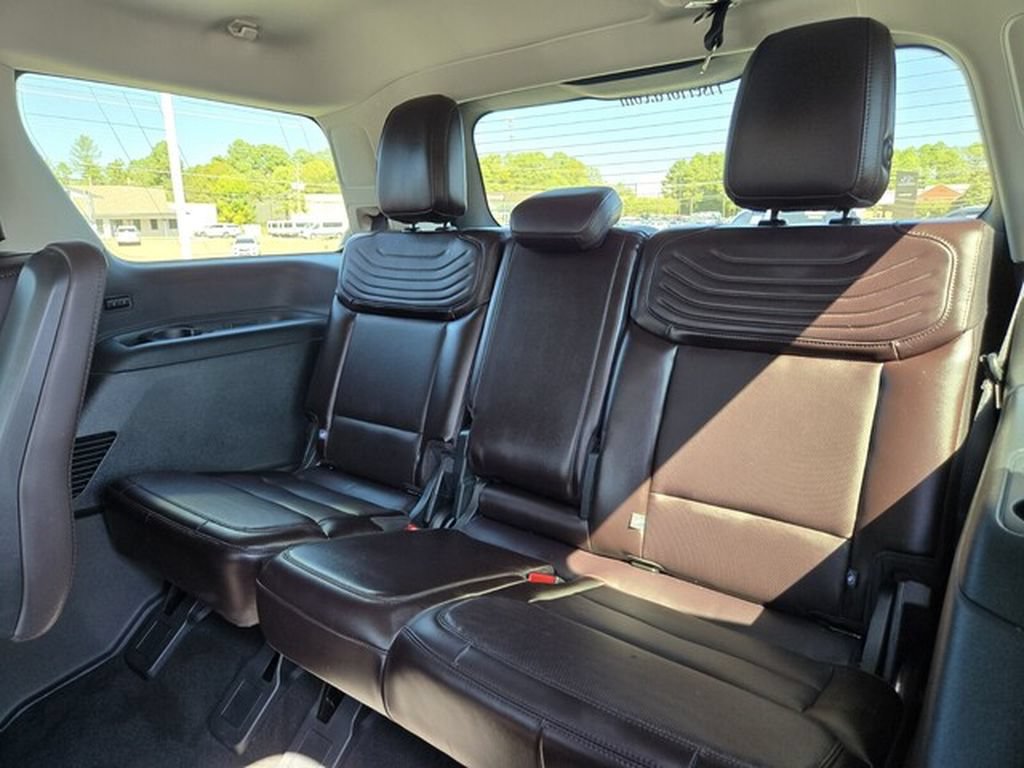 Certified 2025 Ford Expedition Platinum w/ Platinum Ultimate Package AWD/4WD image 18