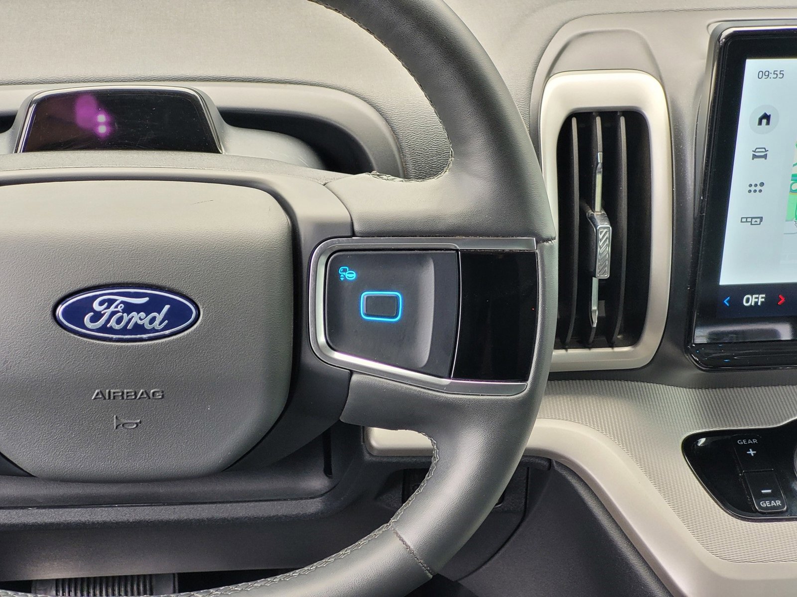 Certified 2025 Ford Expedition Active image 15