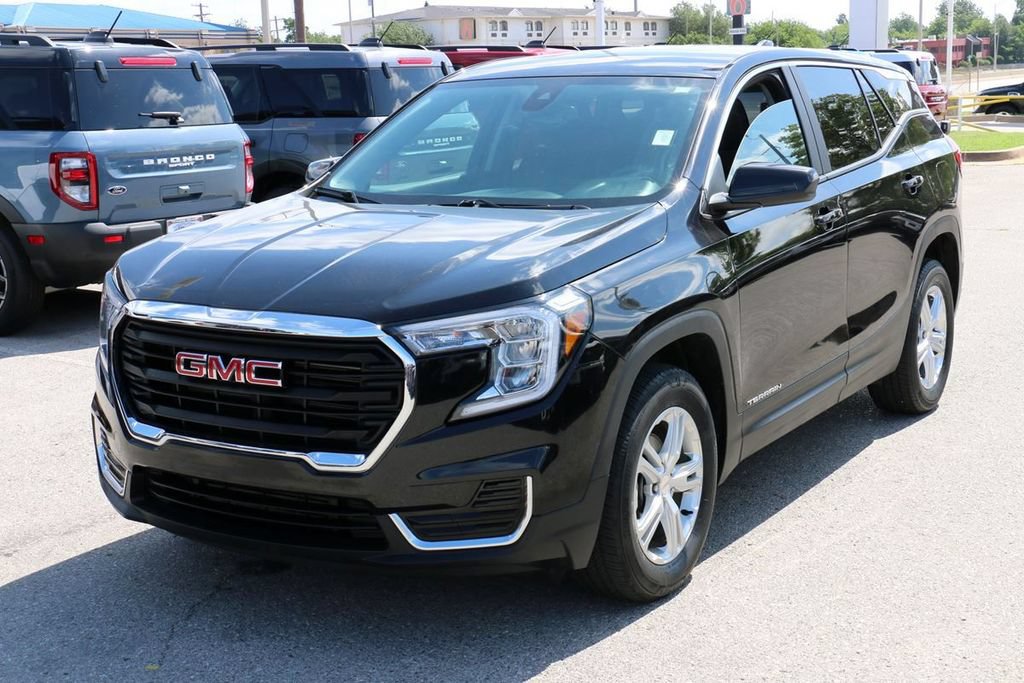 Used 2024 GMC Terrain SLE AWD/4WD image 2