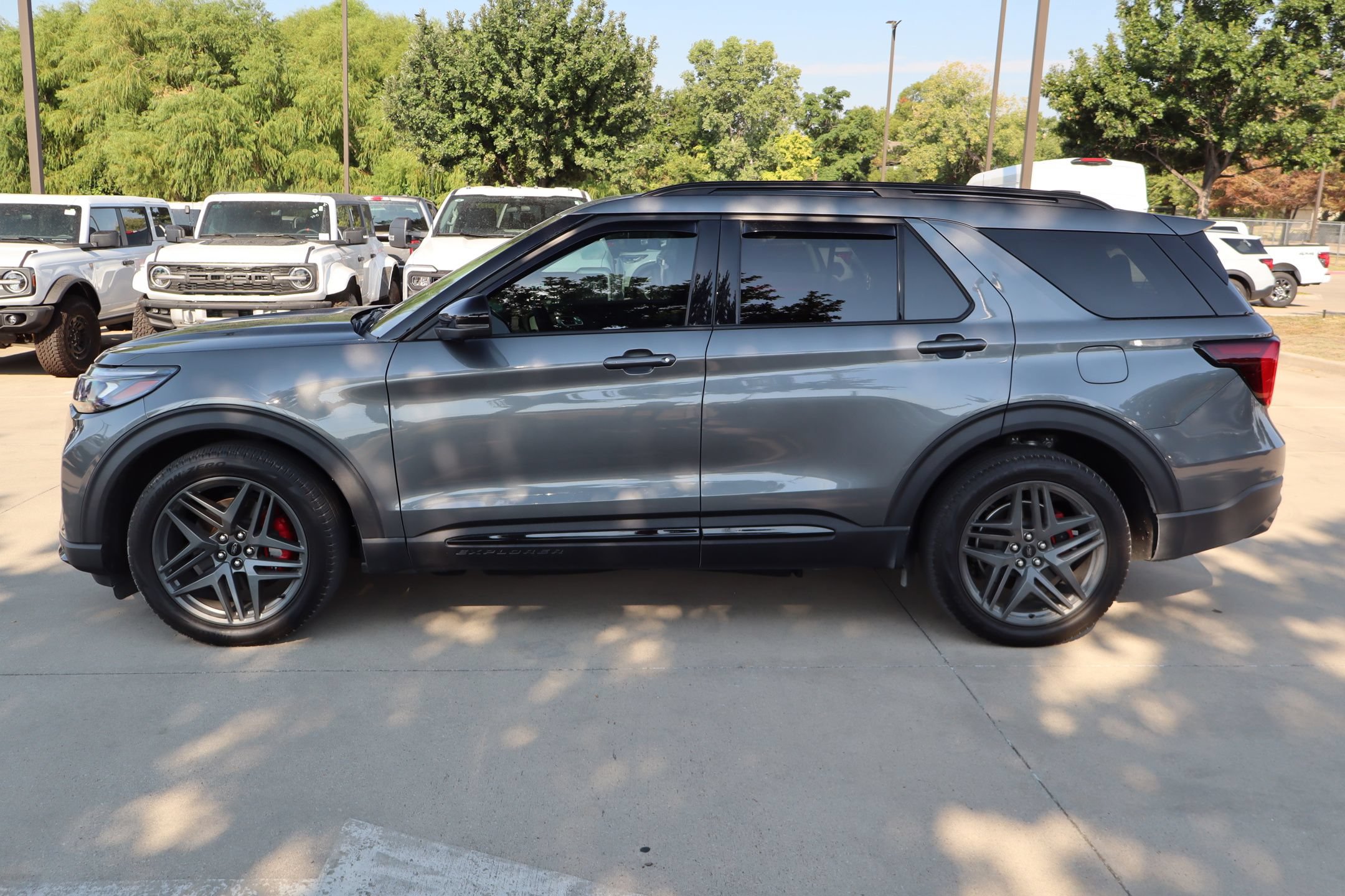 Certified 2025 Ford Explorer ST AWD/4WD image 7