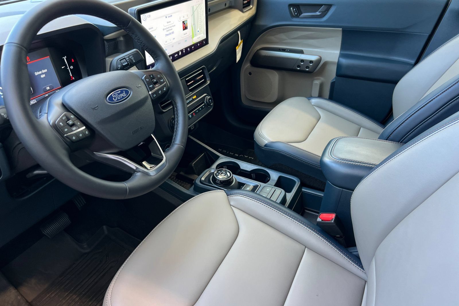Certified 2025 Ford Maverick Lariat w/ 4K Tow Package AWD/4WD image 12