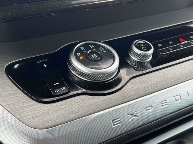 Certified 2025 Ford Expedition Max Platinum image 30