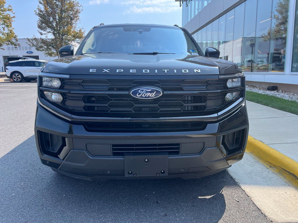 Certified 2025 Ford Expedition Active AWD/4WD image 2