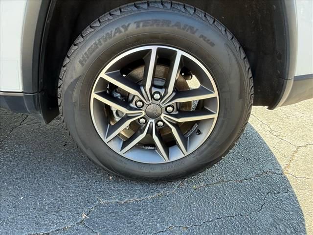 Used 2022 Jeep Grand Cherokee Limited image 15