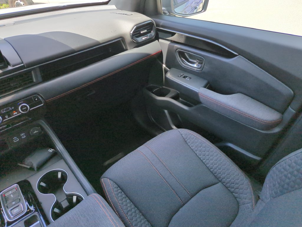 Used 2025 Honda Pilot Sport image 18