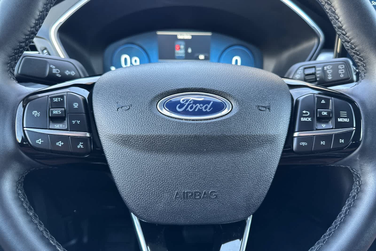 Certified 2025 Ford Escape Platinum AWD/4WD image 23