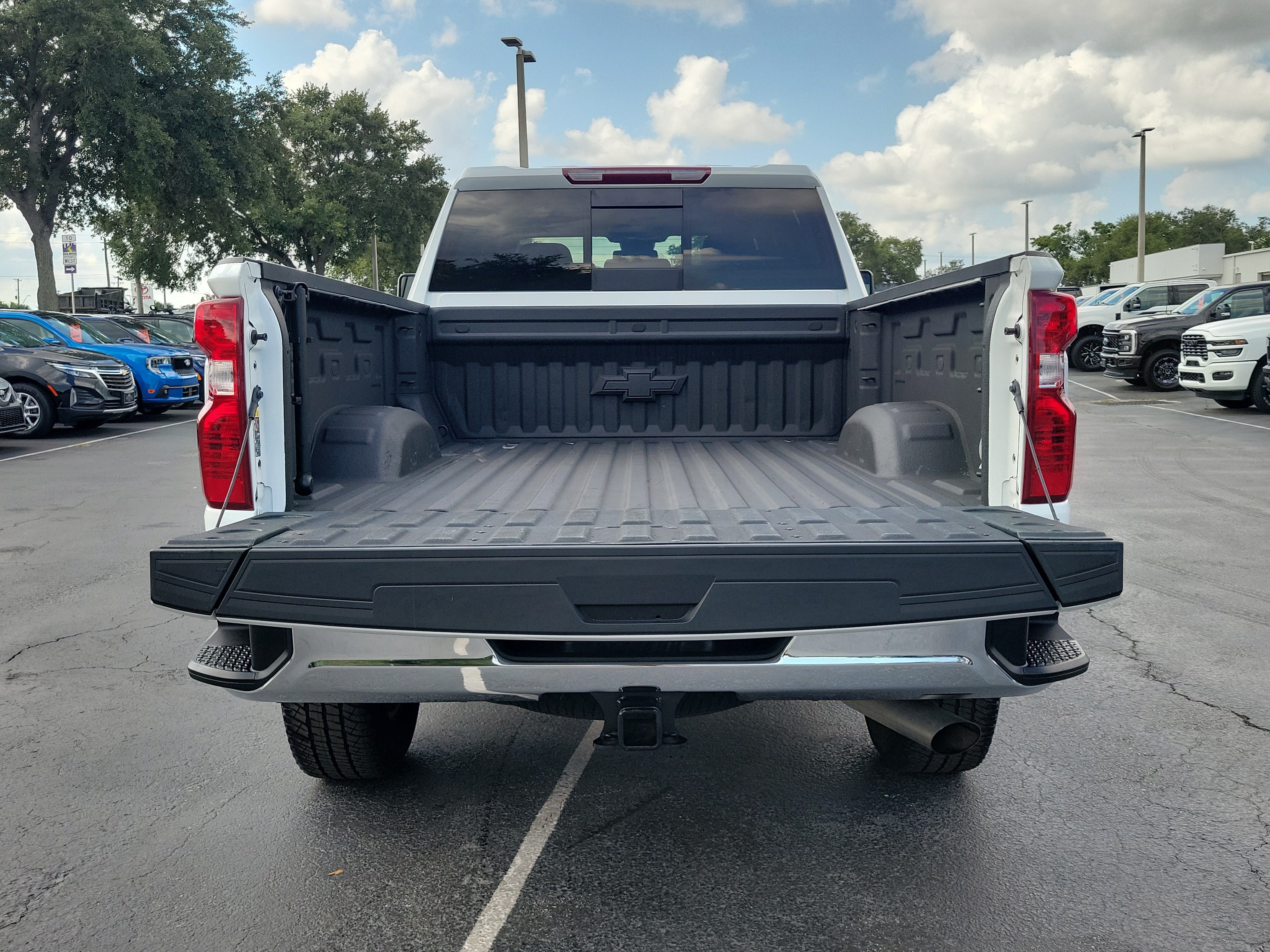 Used 2025 Chevrolet Silverado 2500 LT w/ Leather Package AWD/4WD image 11