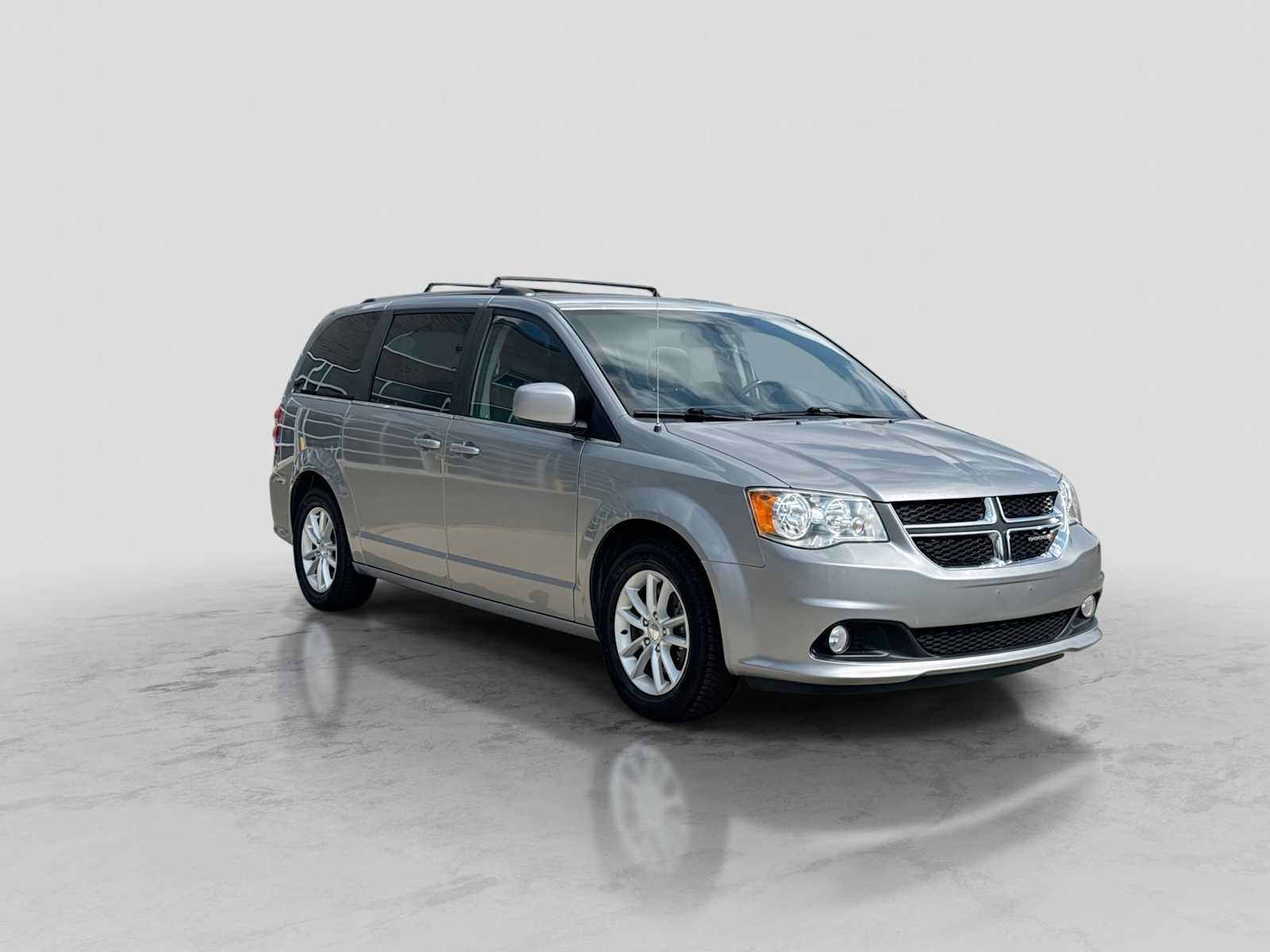 Used 2019 Dodge Grand Caravan SXT w/ Rear Park Assist Package FWD image 8