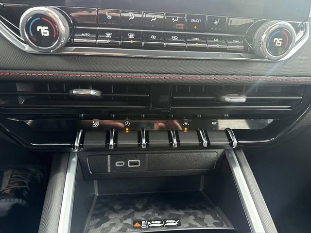 Used 2024 Chevrolet Colorado Z71 image 25