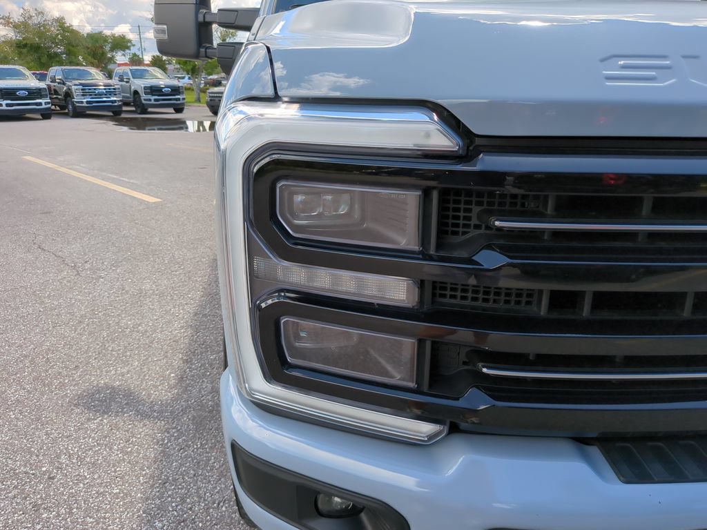 Certified 2025 Ford F250 Platinum w/ FX4 Off-Road Package AWD/4WD image 9