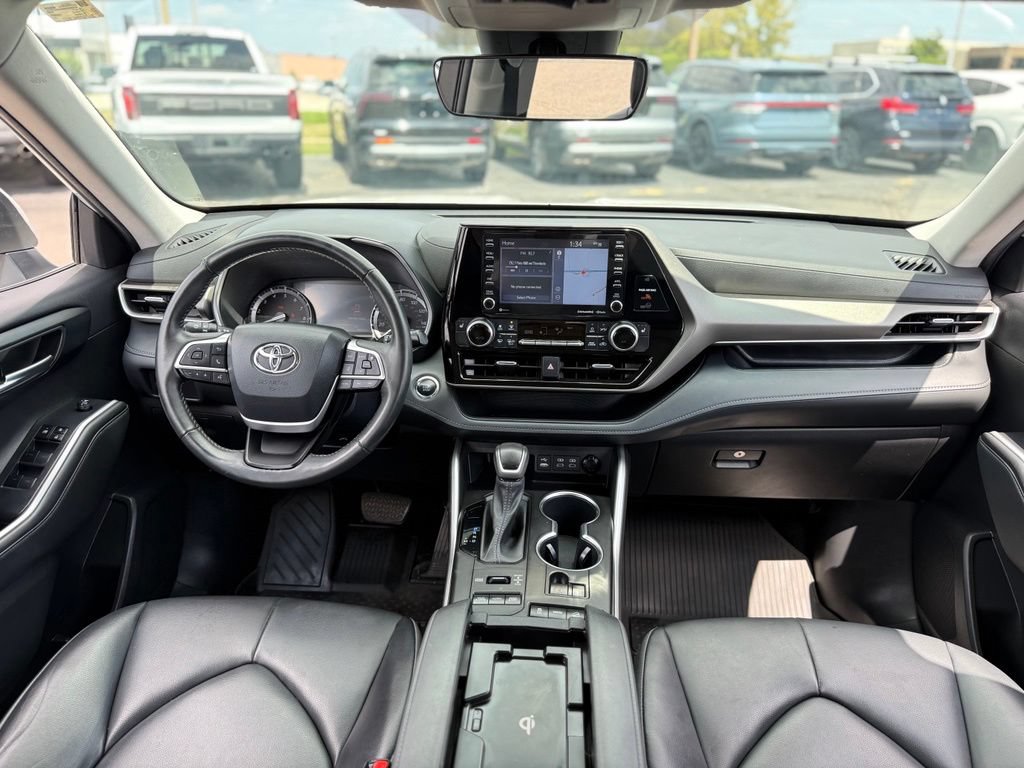 Used 2022 Toyota Highlander XLE AWD/4WD video 2
