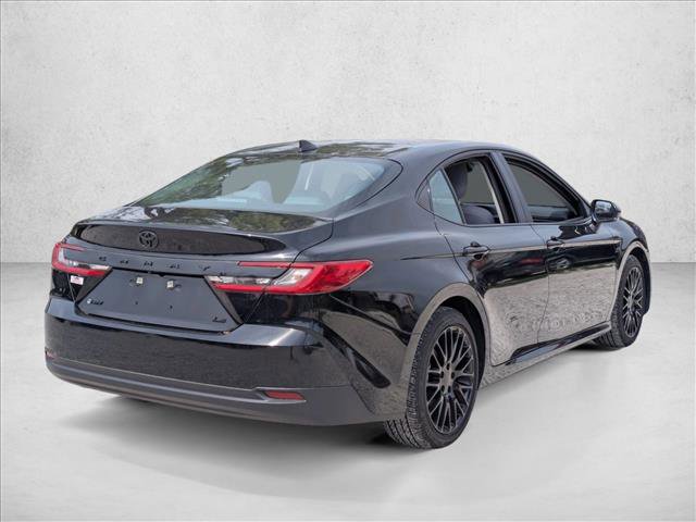 Used 2025 Toyota Camry LE image 3