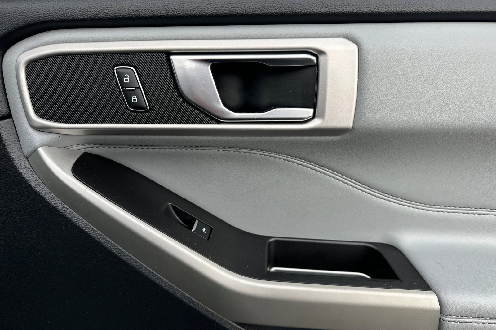 Certified 2021 Ford Explorer XLT w/ Equipment Group 202A image 18