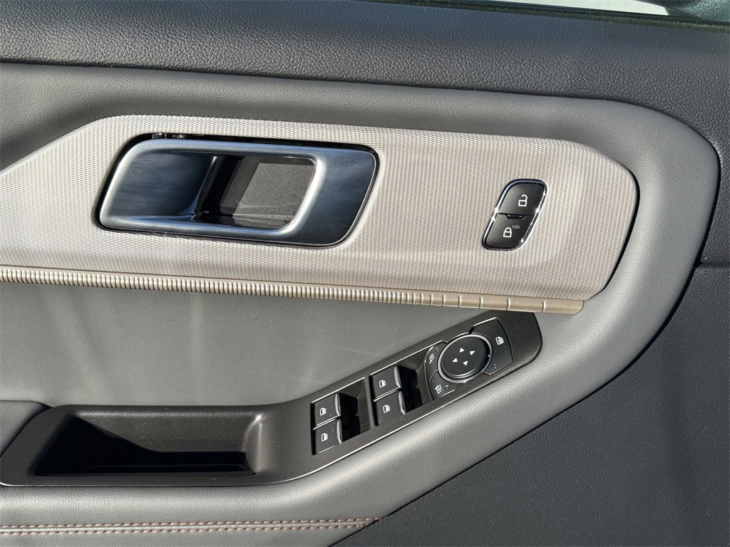 Certified 2025 Ford Explorer Active image 19
