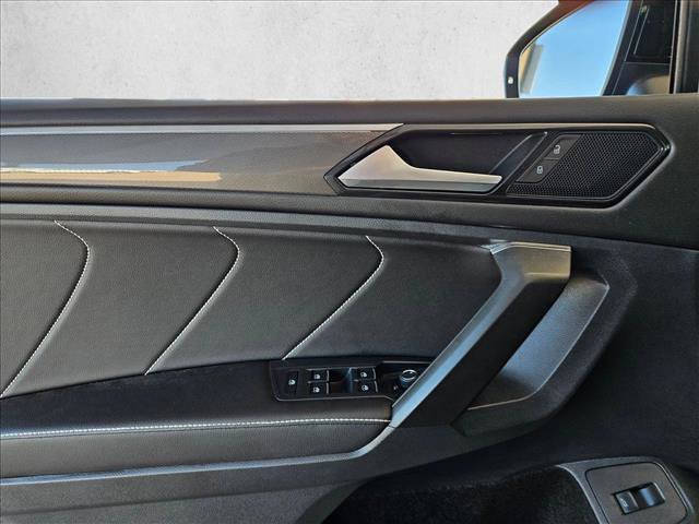 Used 2022 Volkswagen Tiguan SE R-Line image 9