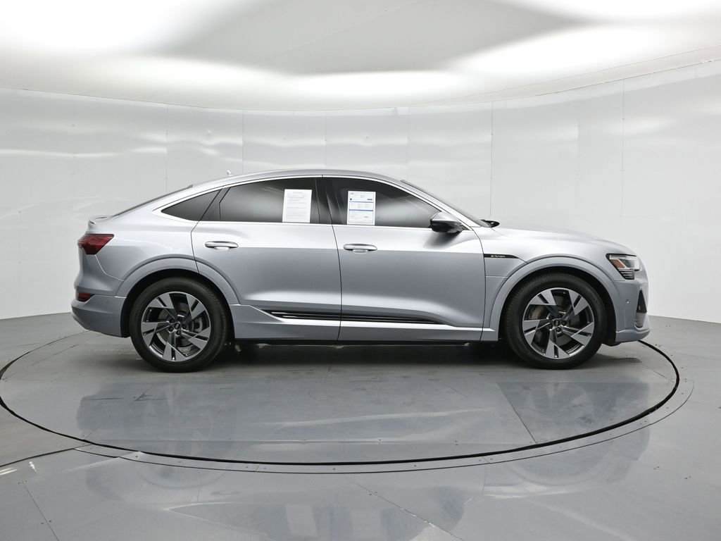 Used 2022 Audi e-tron Premium Plus image 27