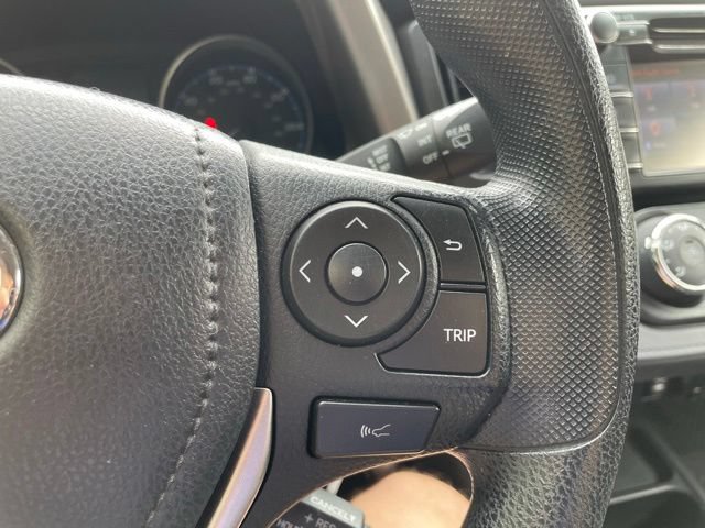 Used 2018 Toyota RAV4 LE w/ All Weather Liner Package AWD/4WD image 10
