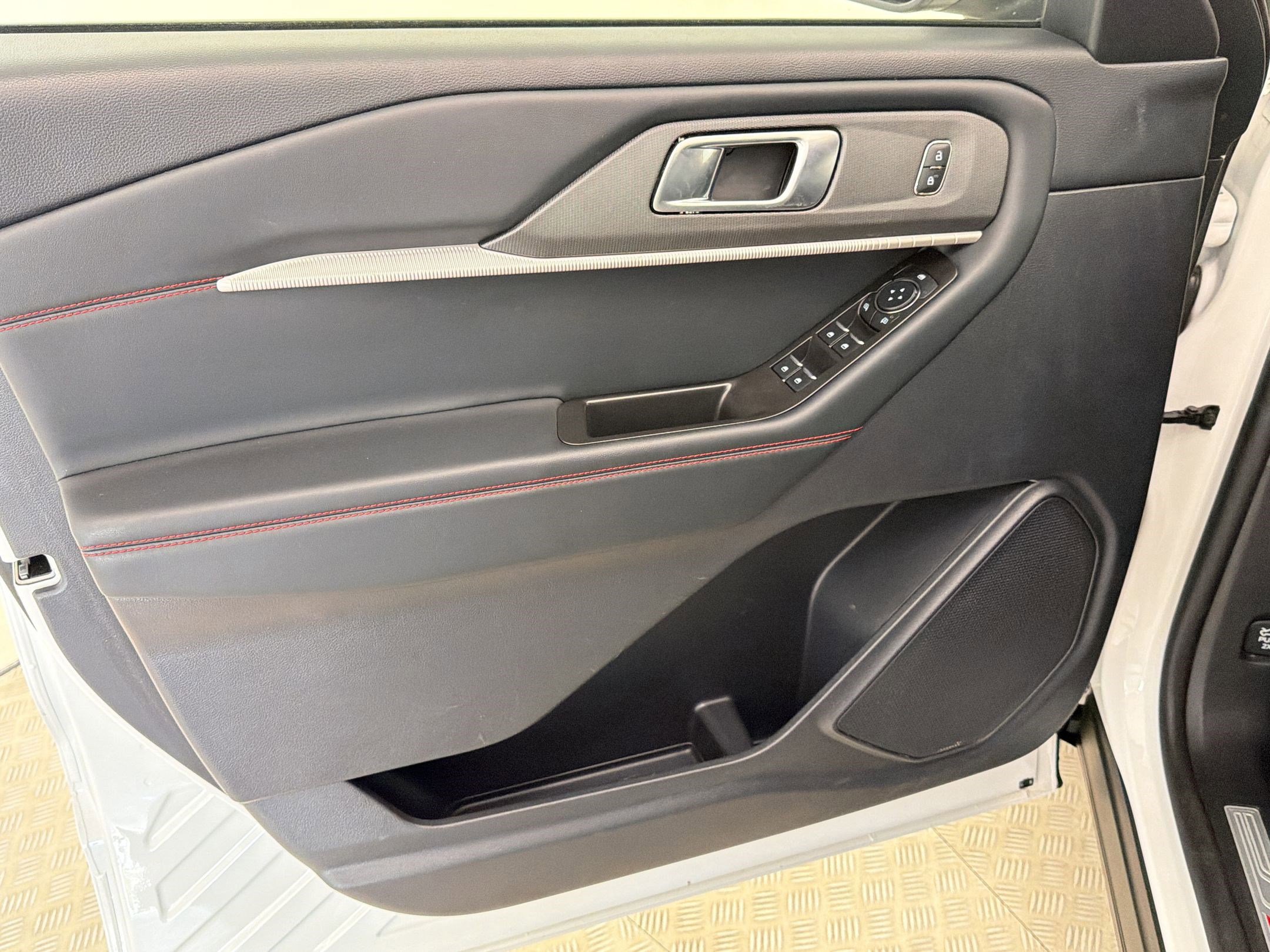 Certified 2025 Ford Explorer ST-Line w/ ST-Line Street Pack image 13