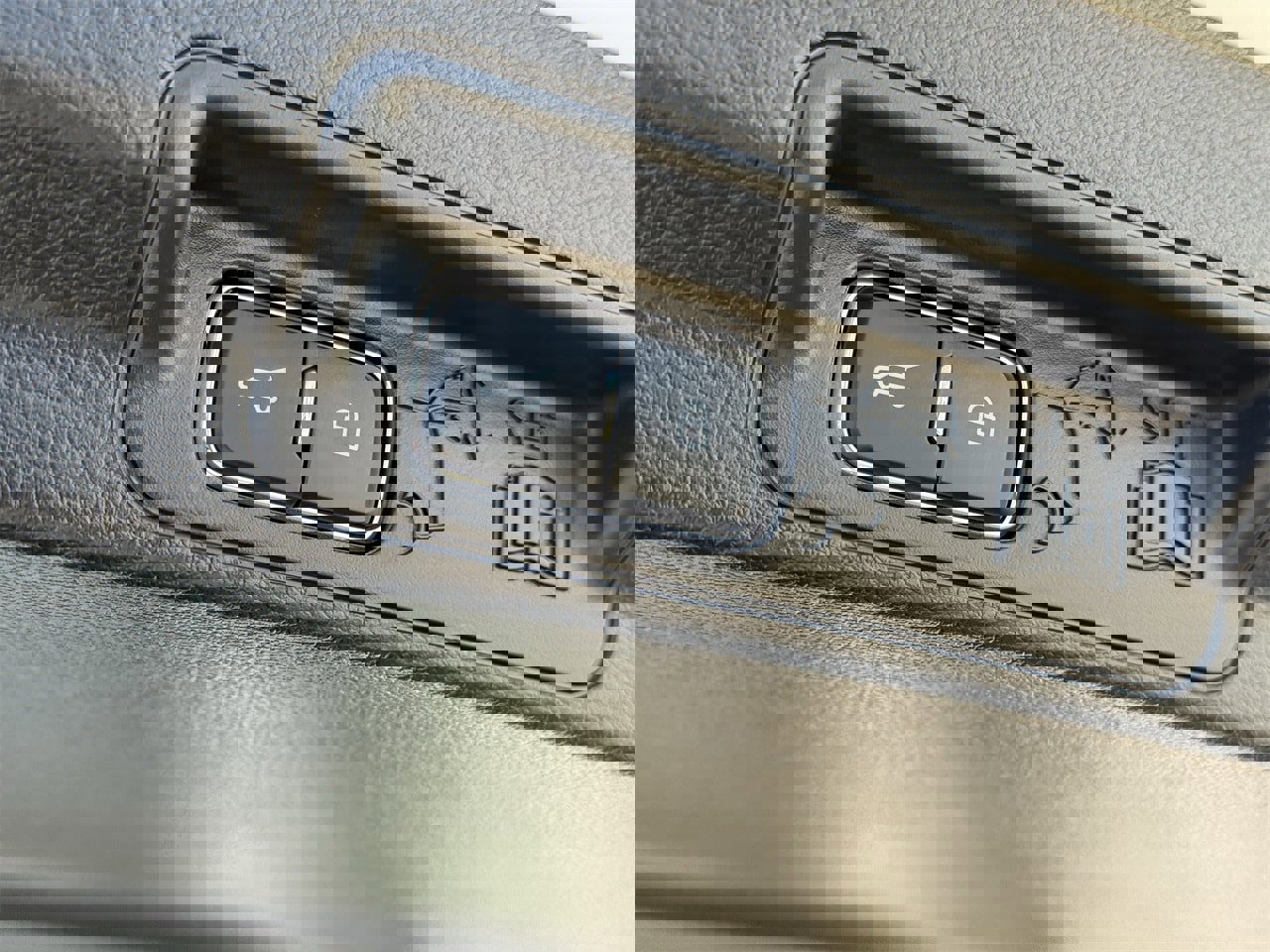 Certified 2025 Ford Explorer Active w/ Active Comfort Package image 30