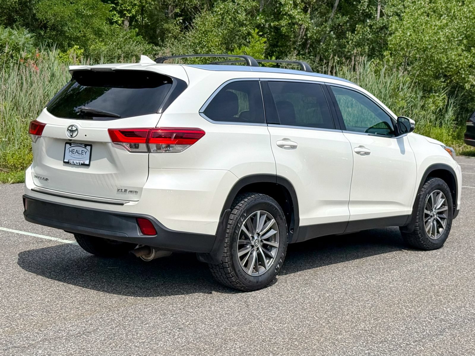 Used 2019 Toyota Highlander XLE AWD/4WD image 6