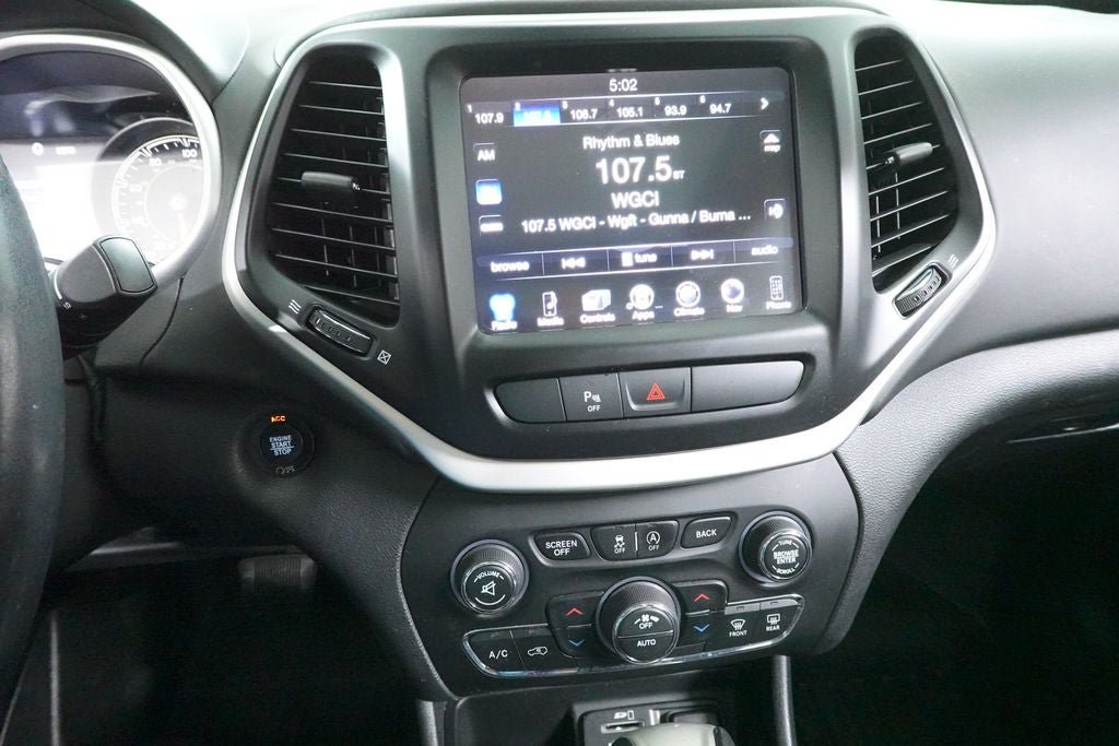 Used 2017 Jeep Cherokee Overland AWD/4WD image 16