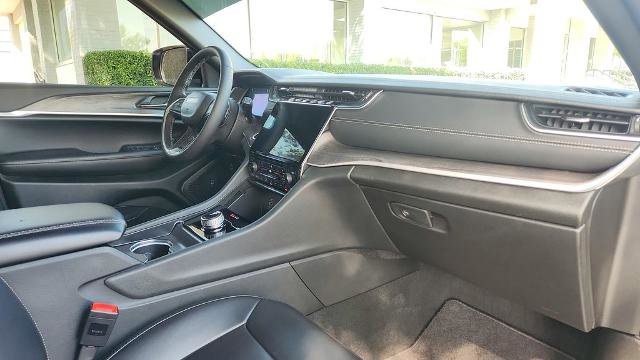 Used 2025 Jeep Grand Cherokee Limited image 34