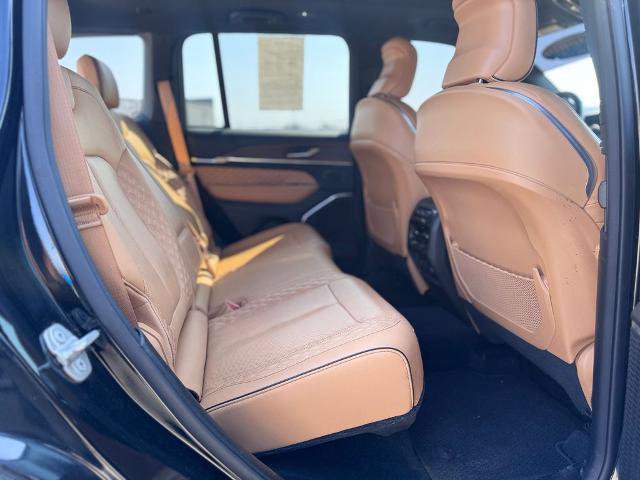 Used 2023 Jeep Grand Cherokee Summit image 17