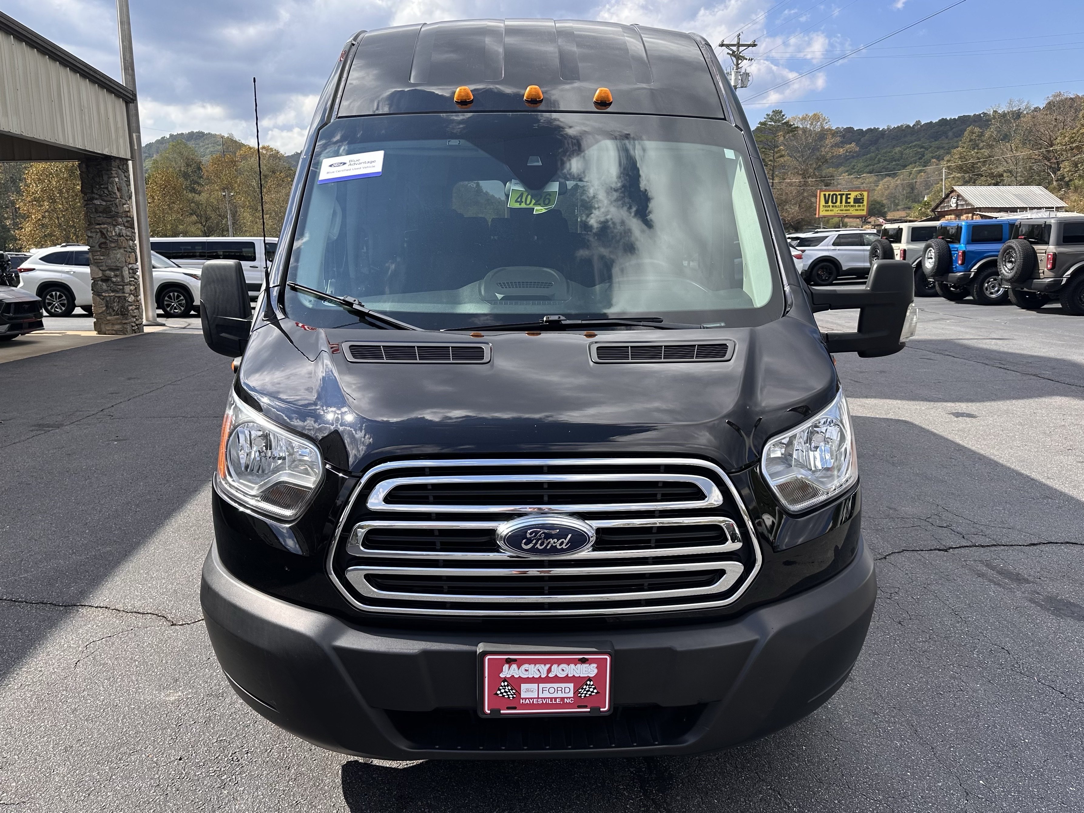 Certified 2019 Ford Transit 350 XLT RWD image 3