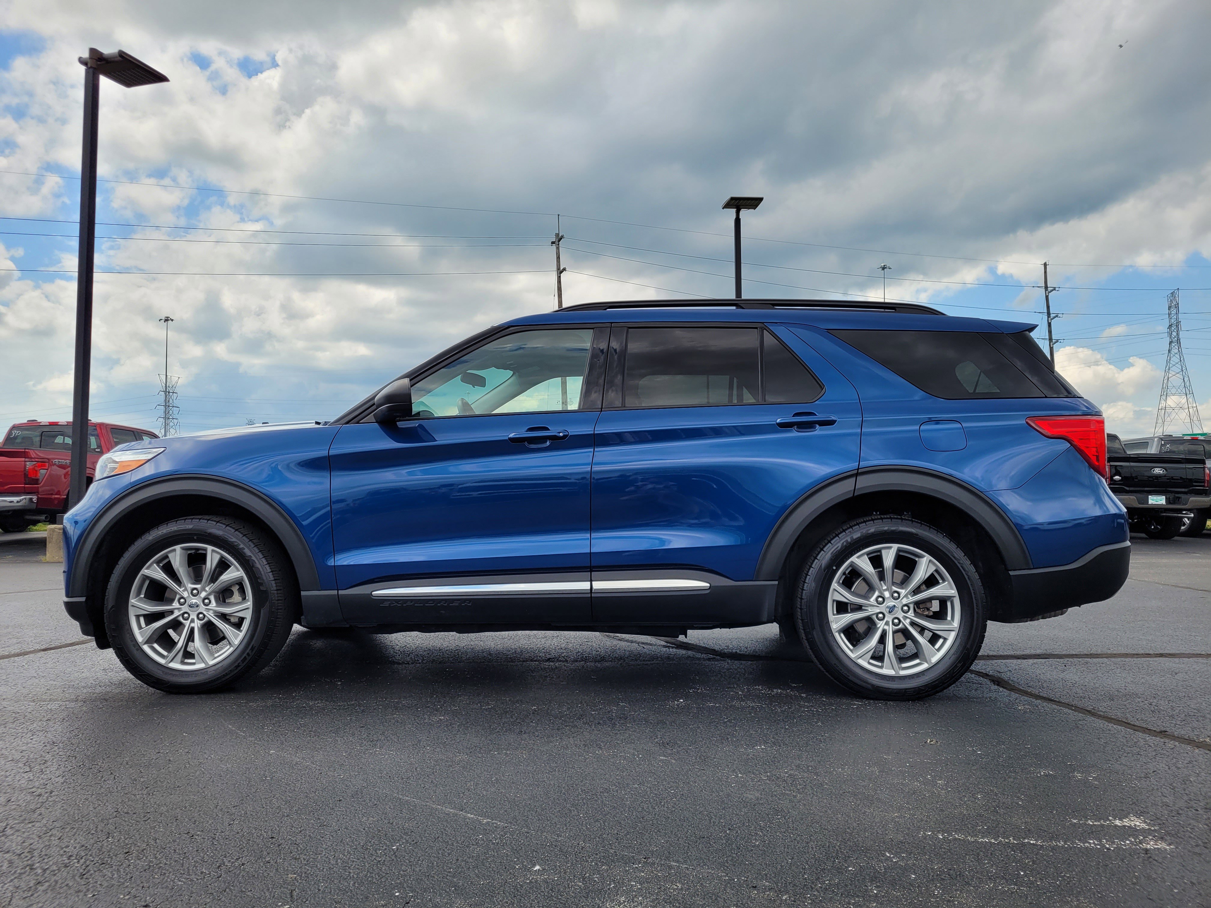 Certified 2022 Ford Explorer XLT w/ Equipment Group 202A AWD/4WD image 7