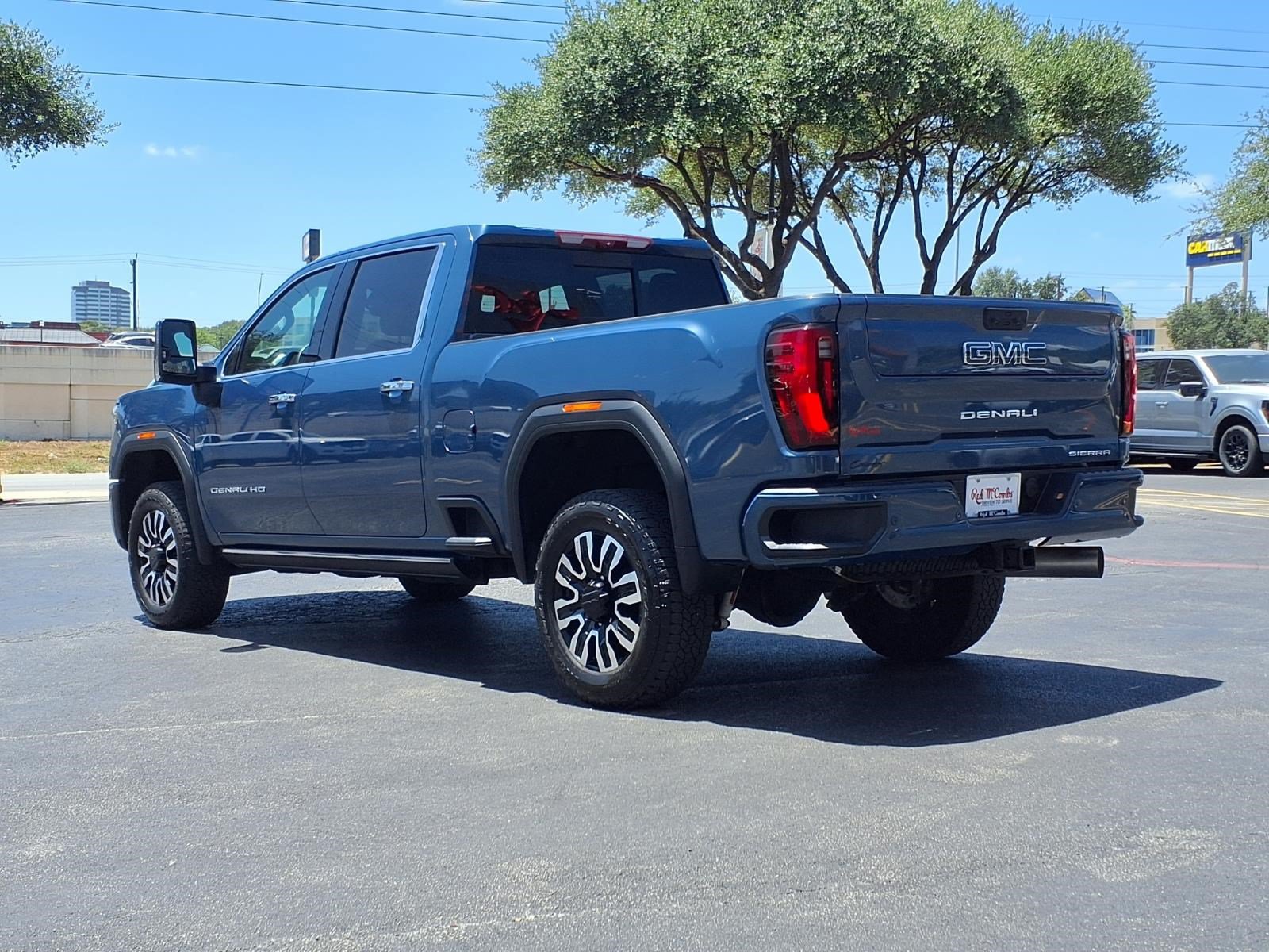 Used 2025 GMC Sierra 2500 Denali Ultimate w/ Max Trailering Package AWD/4WD image 8