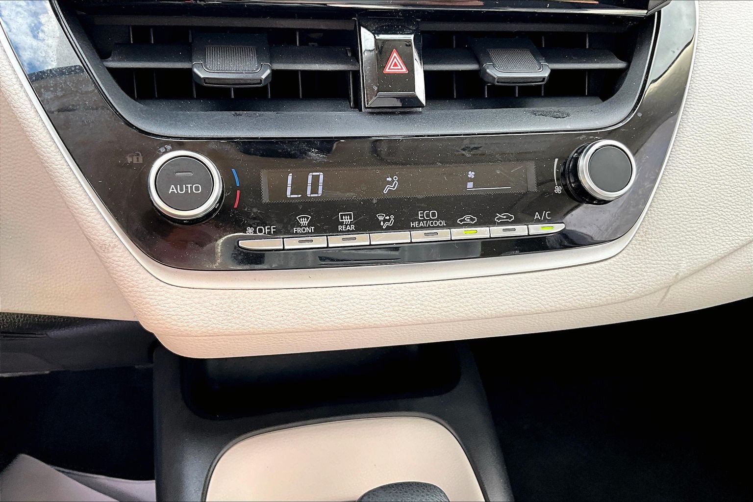 Used 2025 Toyota Corolla LE FWD image 35