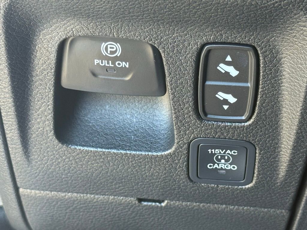 Used 2025 RAM 1500 Limited w/ Trailer Tow Group AWD/4WD image 27