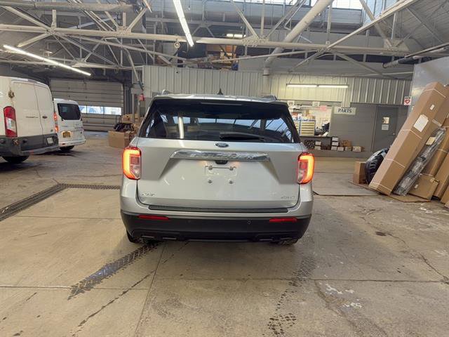 Certified 2023 Ford Explorer XLT image 4