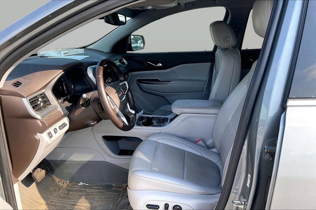 Used 2023 GMC Acadia SLT w/ Technology Package FWD image 18