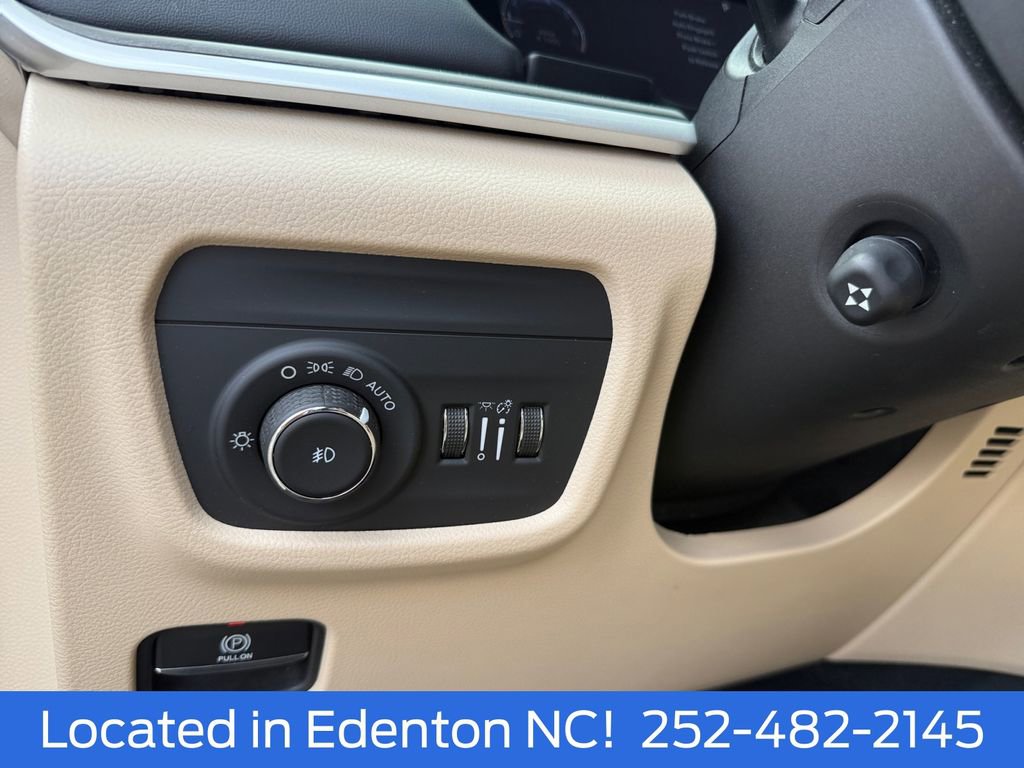 Used 2023 Jeep Grand Cherokee L Limited w/ Luxury Tech Group II AWD/4WD image 22