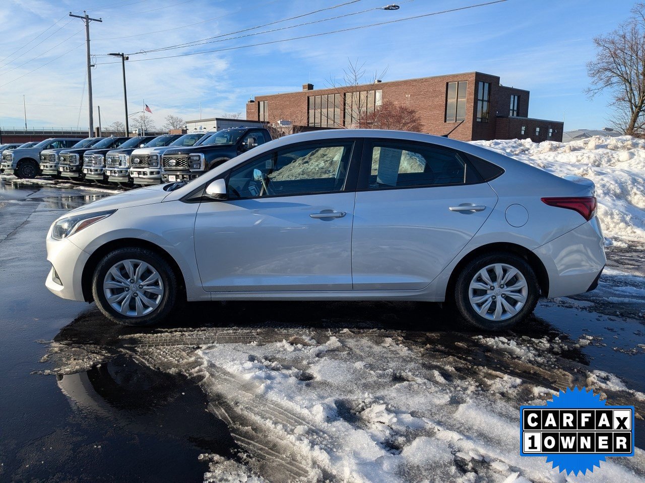Used 2022 Hyundai Accent SE image 2
