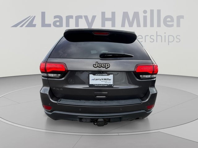 Used 2017 Jeep Grand Cherokee Laredo AWD/4WD image 4