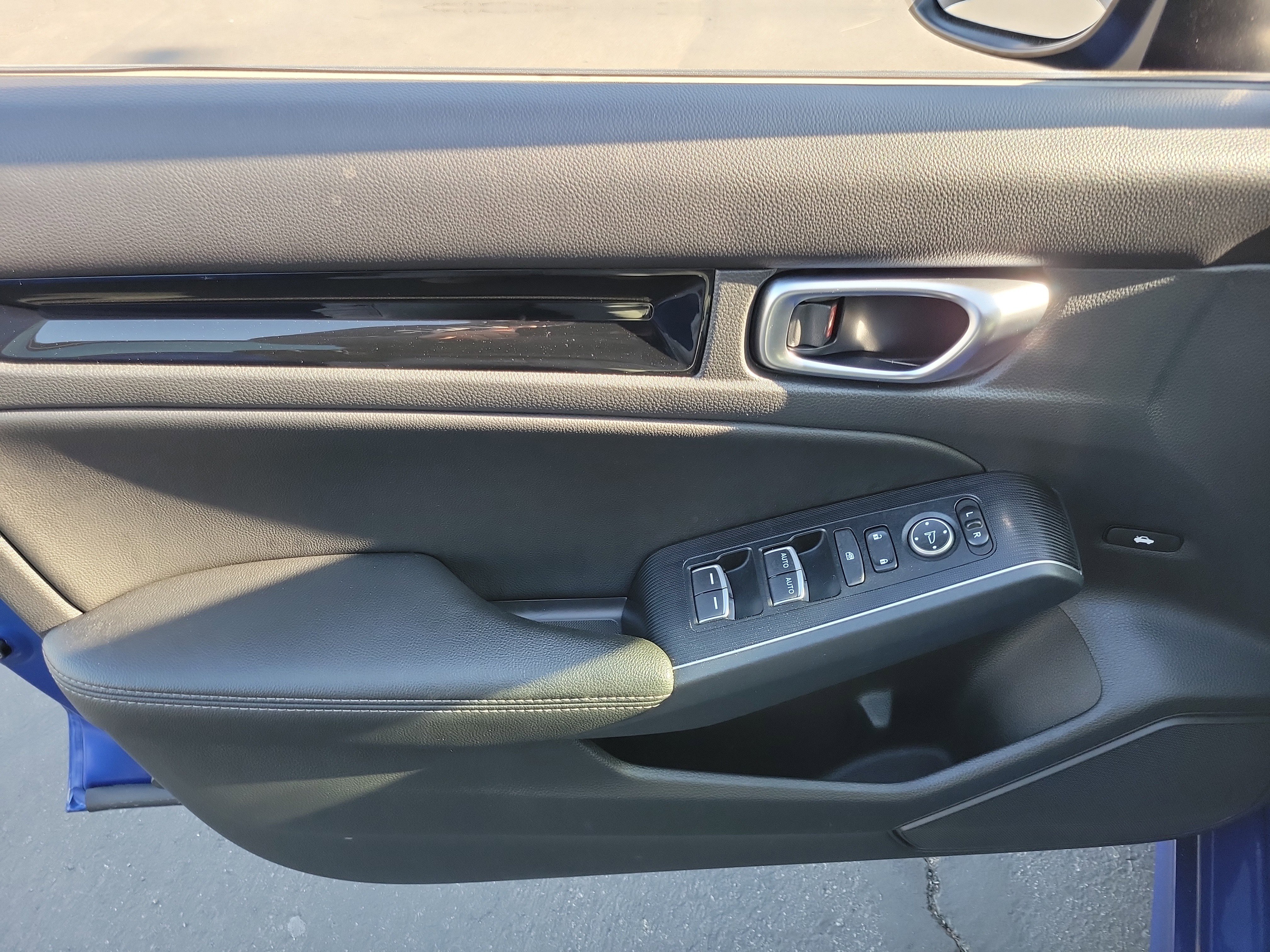 Used 2022 Honda Civic Touring image 10