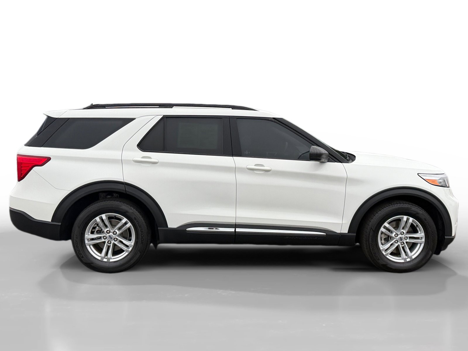 Certified 2022 Ford Explorer XLT w/ Equipment Group 202A image 6