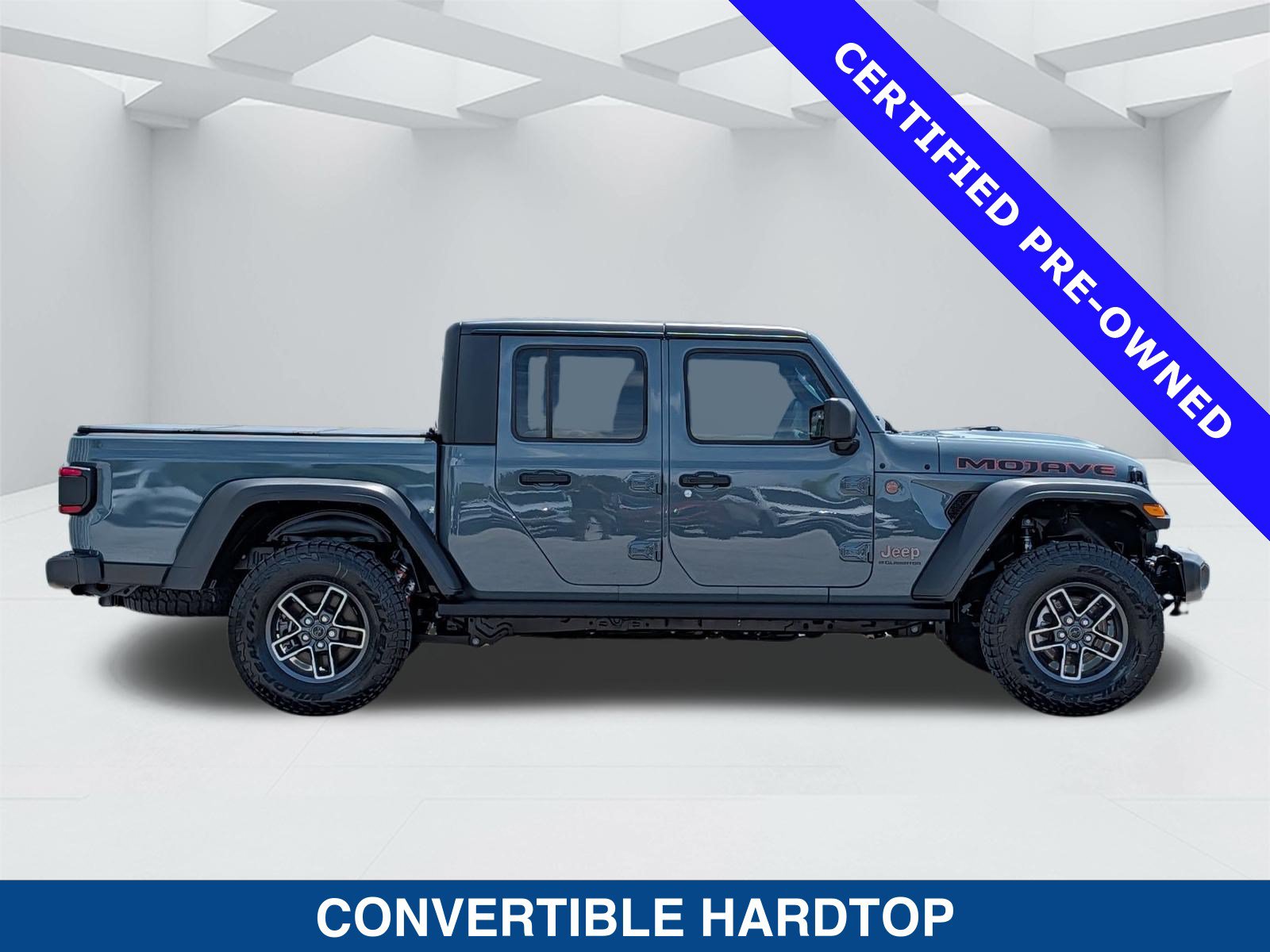 Used 2025 Jeep Gladiator Mojave w/ Convenience Group AWD/4WD image 4