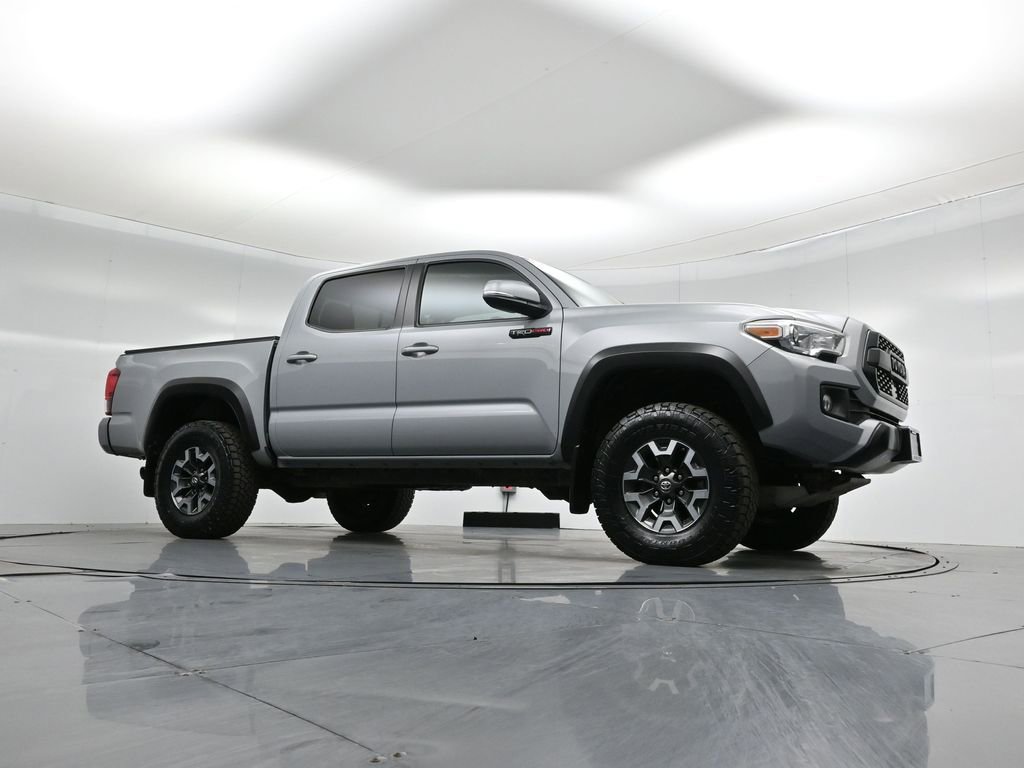 Used 2018 Toyota Tacoma TRD Off-Road image 3