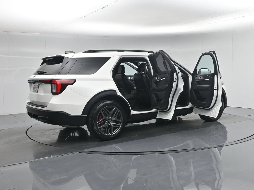 Certified 2025 Ford Explorer ST-Line w/ Premium Package RWD image 6