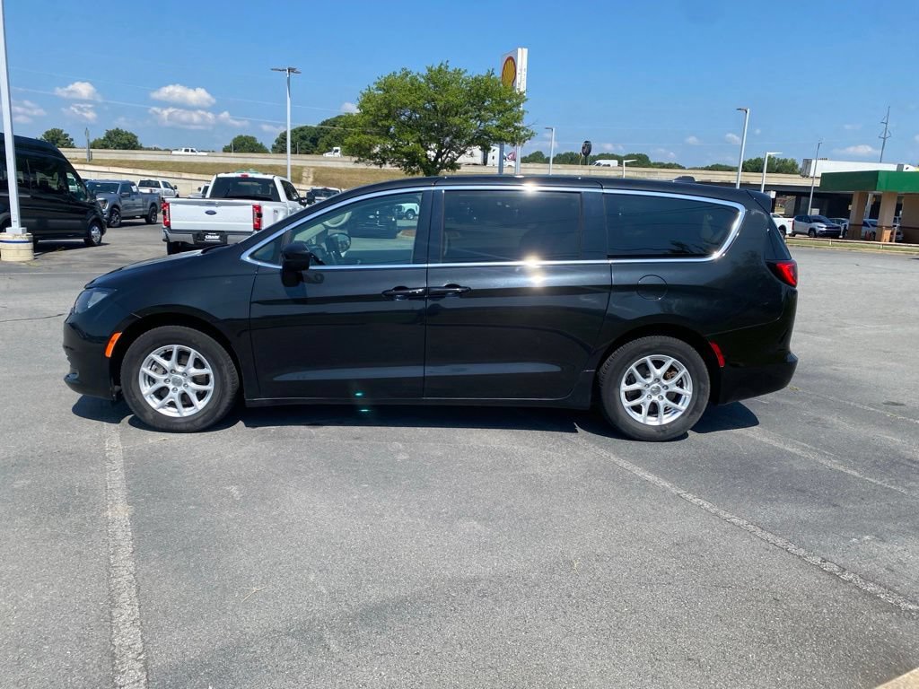 Used 2020 Chrysler Voyager LX FWD image 4